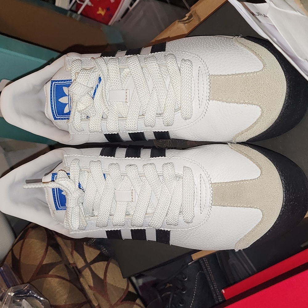 Like new Adidas samoa ,black and white in a size 9.5